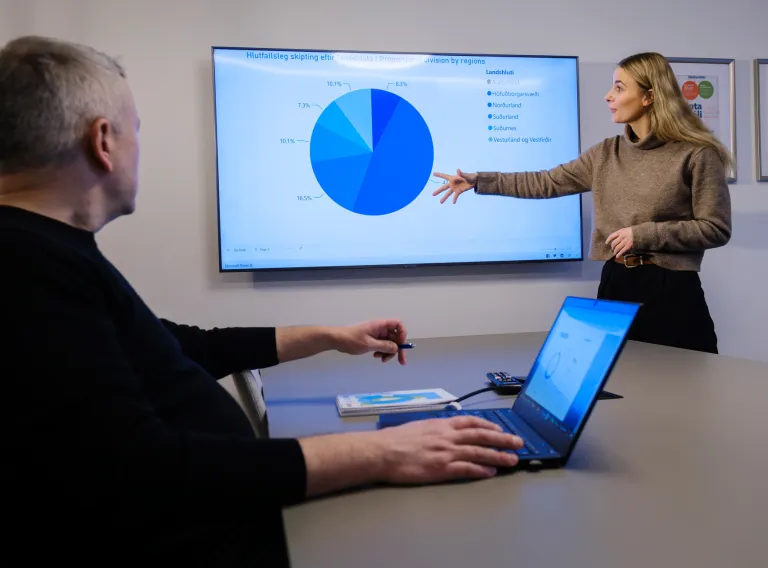 Woman explains statistics to a man