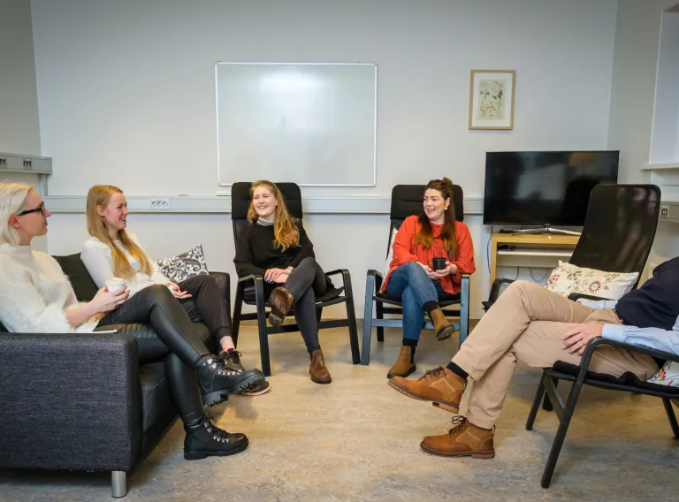 Students and a teacer in Psychology