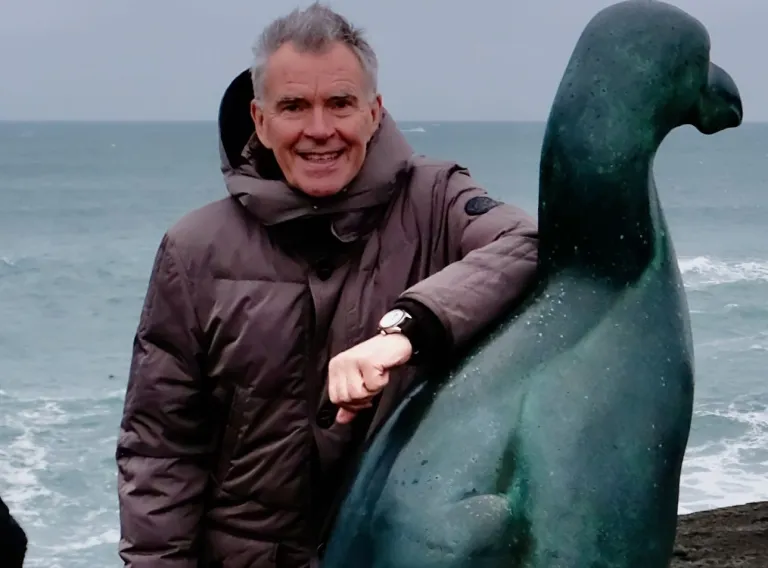 Gísli Pálsson by a statue of a great auk