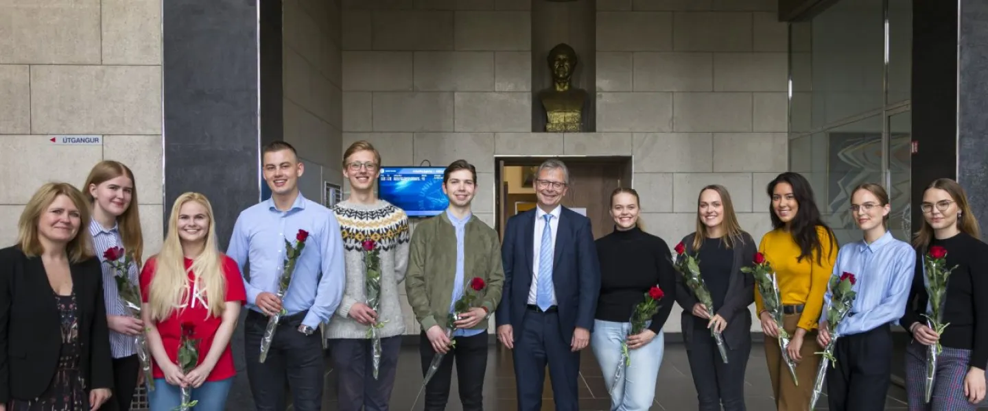 Ten of the twelve students from the University of Iceland who will study at Stanford University this summer with the rector.