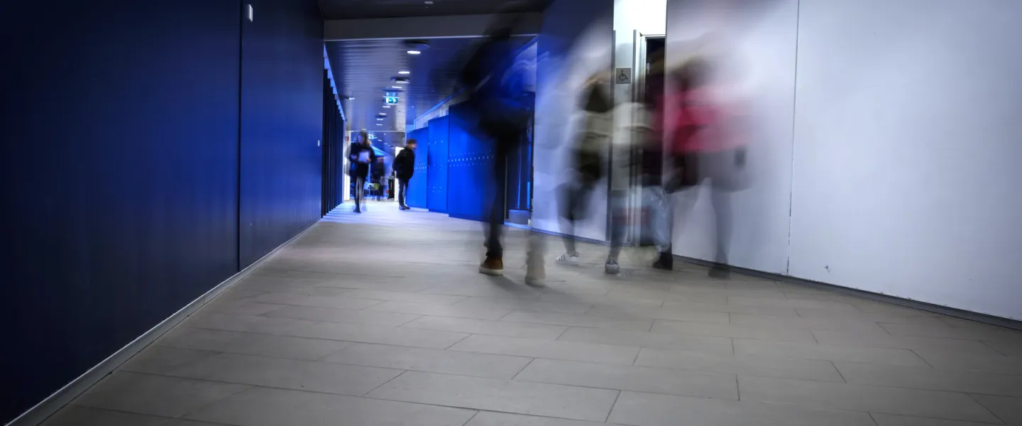 People walking between University centre and Gimli at University of Iceland