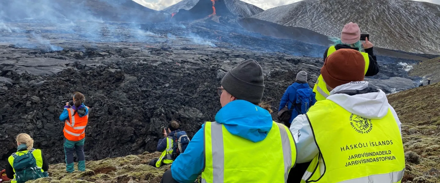 Students in Faculty of Earth Sciences watching eruption in Fagradalsfjall