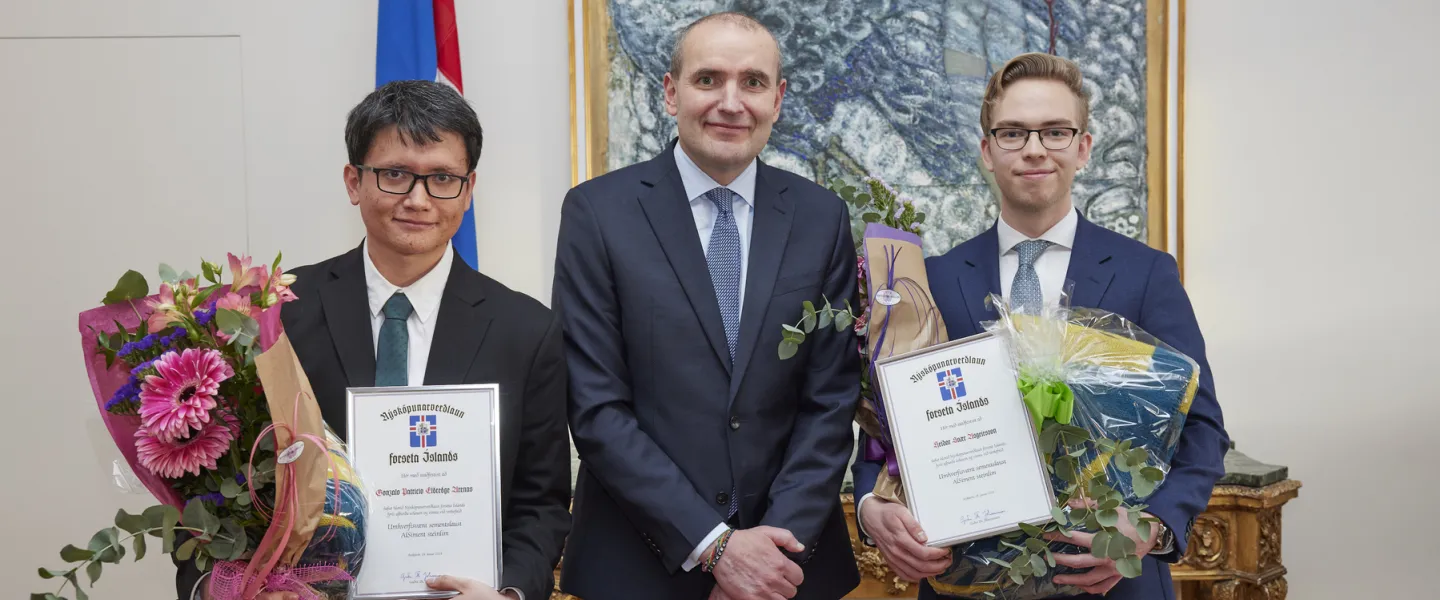Gonzalo Patricio Eldredge Arenas, Heiðar Snær Ásgeirsson, along with Guðni Th. Jóhannesson, president of Iceland, receiving annual President’s Student Innovation Award