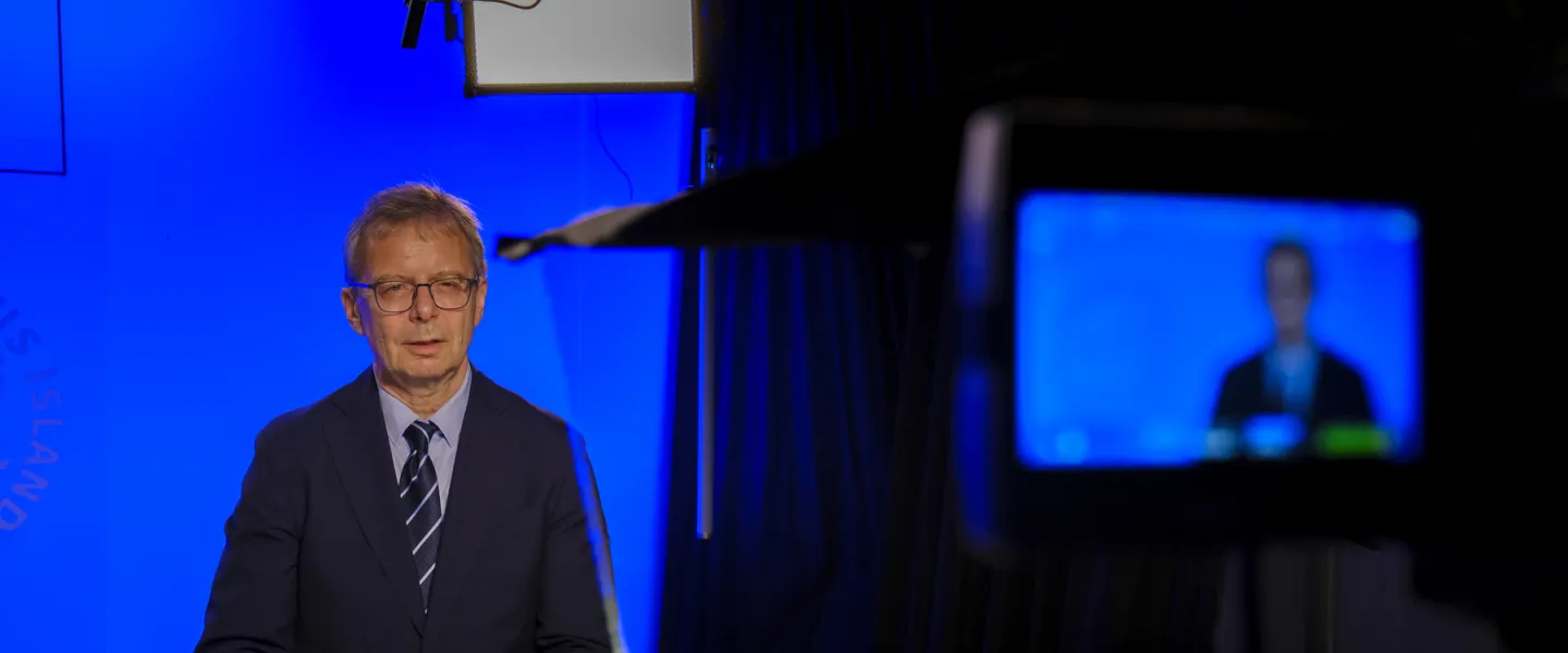 Jón Atli Benediktsson, rector of the University of Iceland, in front of a camera