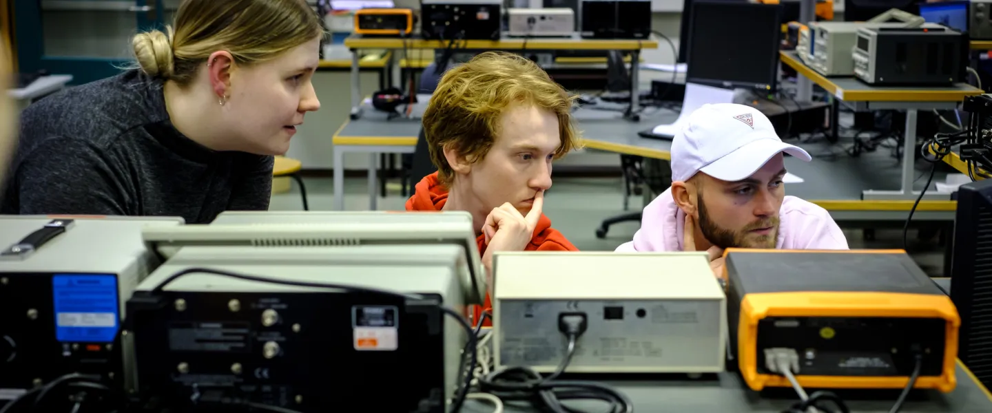 Students in Electrical and Computer Engineering at the University of Iceland