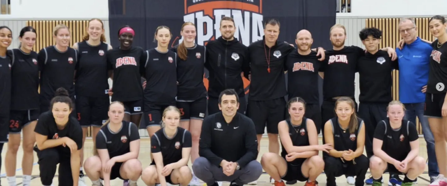 Milos Petrovic with his colleague Þráinn Hafsteinsson and members of the basketball team Aþena who have benefitted well from the centre's services and facilities.