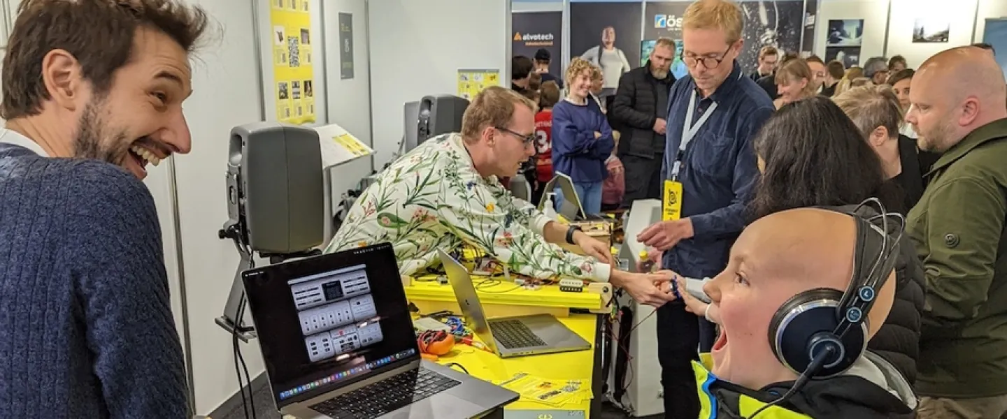 Intelligent instument at a science fair
