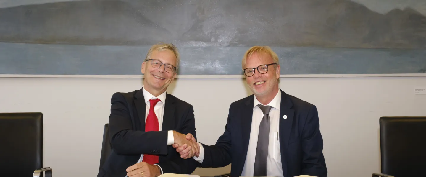 Jón Atli Benediktsson, rector of the University of Iceland, and Chik Collins, rector of the University of the Faeroe Islands