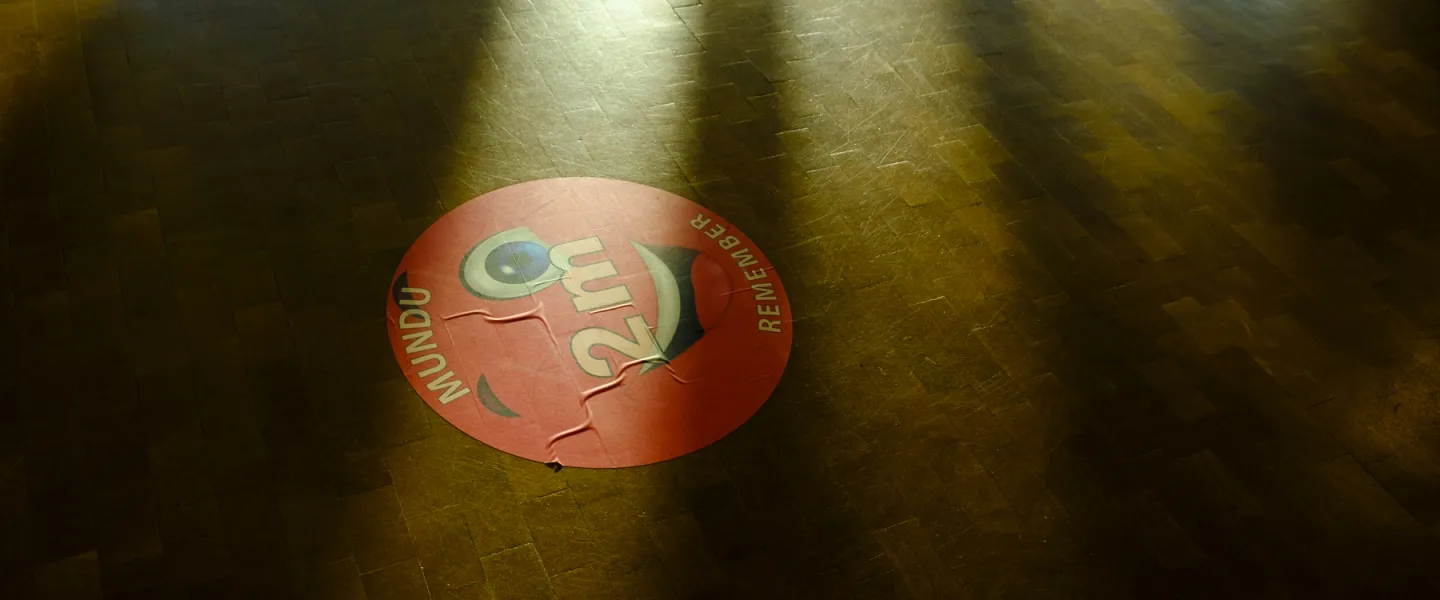 Remember, Munið 2M two meters rule