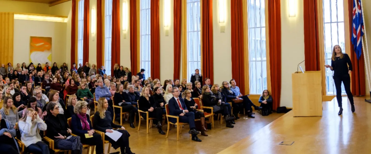 Urður Njarðvík giving a lecture in University of Iceland main building
