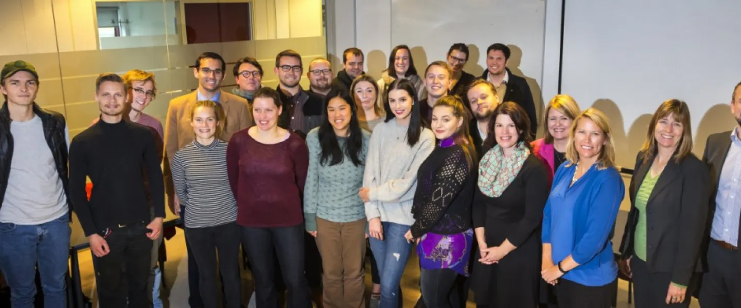 Friðrika Harðardóttir and Daði Már Kristófersson with a group of students.