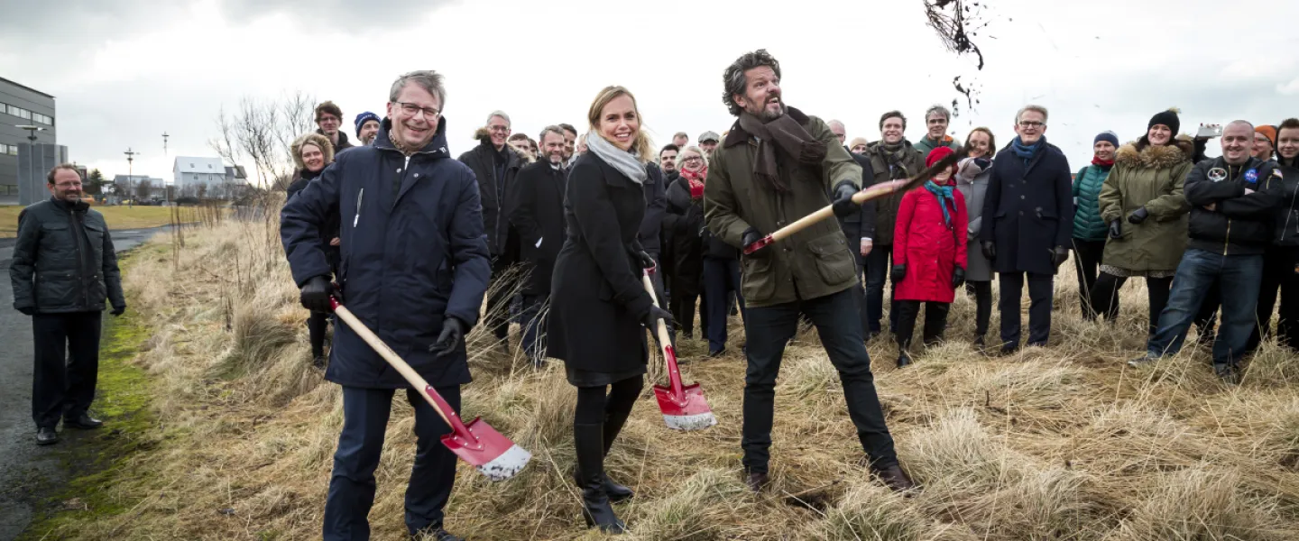 Jón Atli Benediktsson, Stefanía G. Halldórsdóttir and Dagur B. Eggertsson breaking ground for Gróska