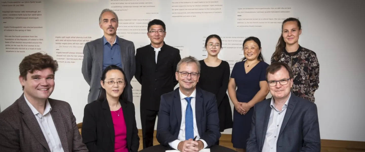 Representatives from the University of Iceland, the Northern Light Confucius Institute and Hanban at the signing.