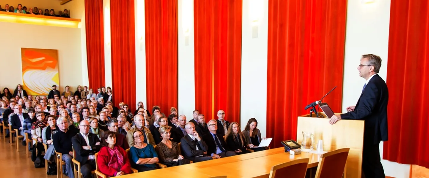Meeting in University of Iceland ceremonial hall
