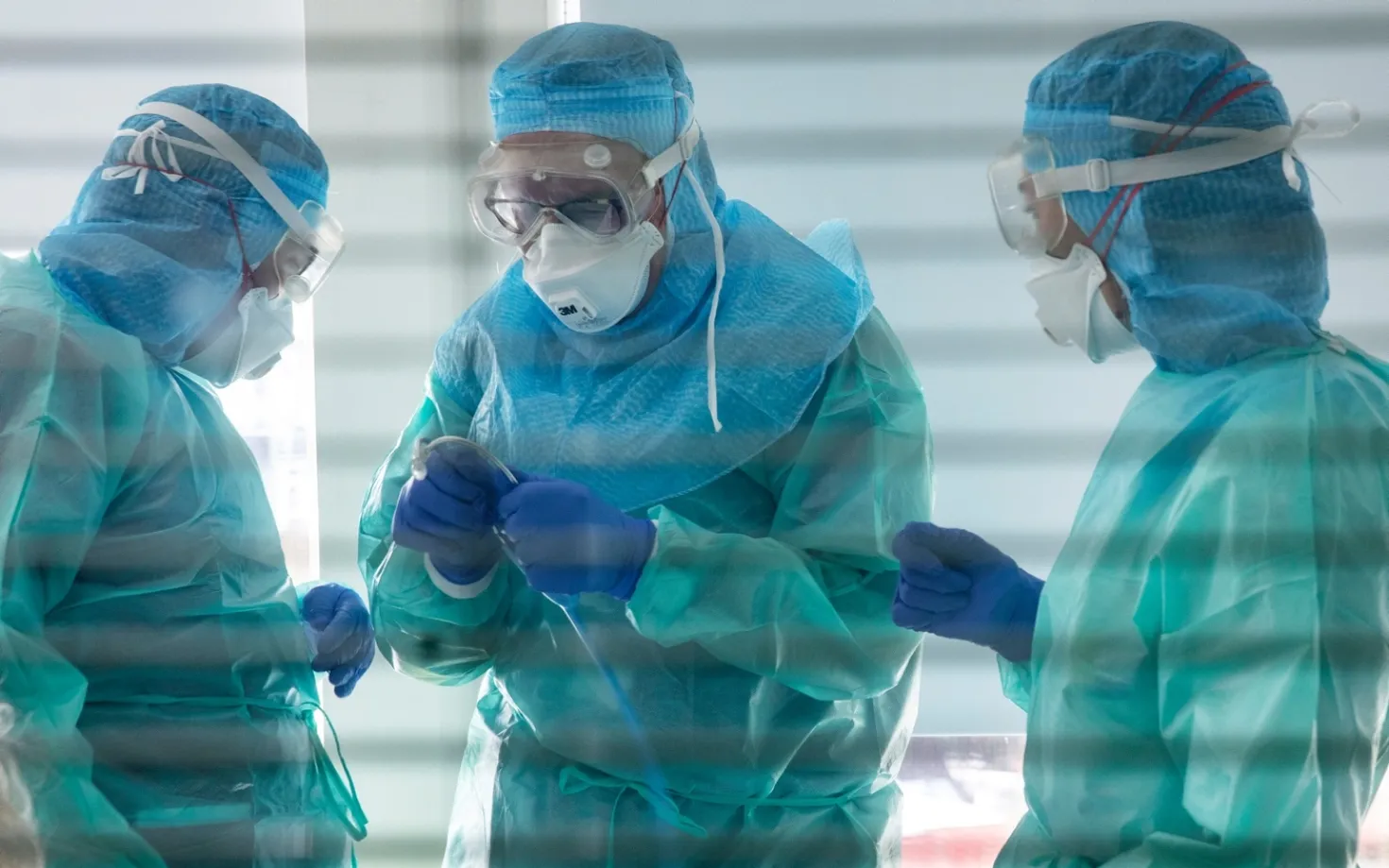 Doctors in surgery, Covid-19