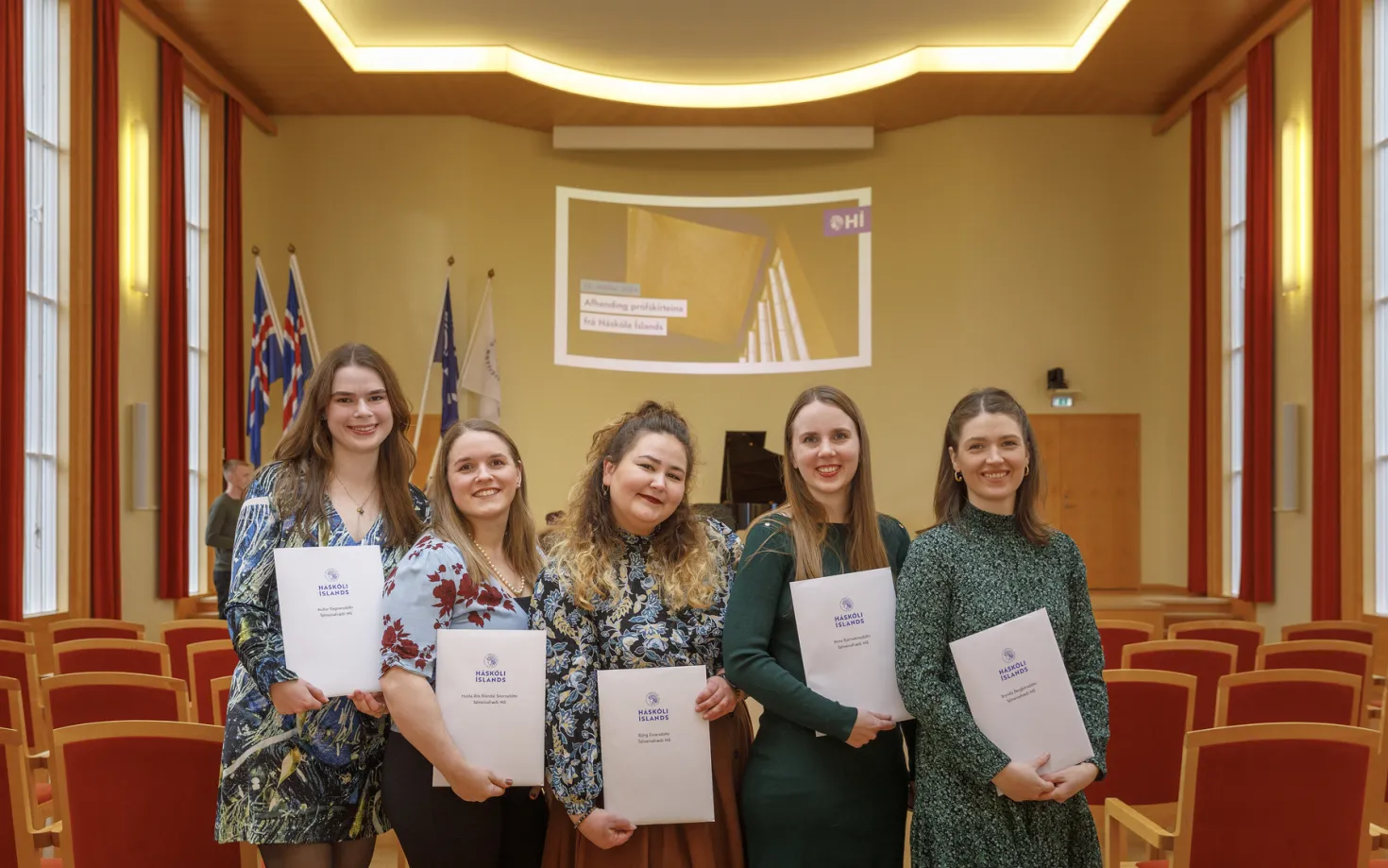 Candidates graduating from University of Iceland in October 2022