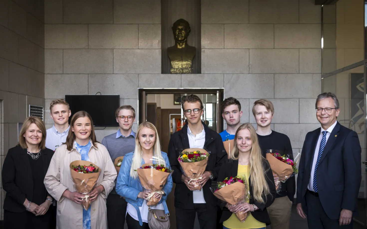 The eight students going to Stanford this summer with Jón Atli Benediktsson, Rector of the University of Iceland, and Friðrika Harðardóttir, Director of the International Office.