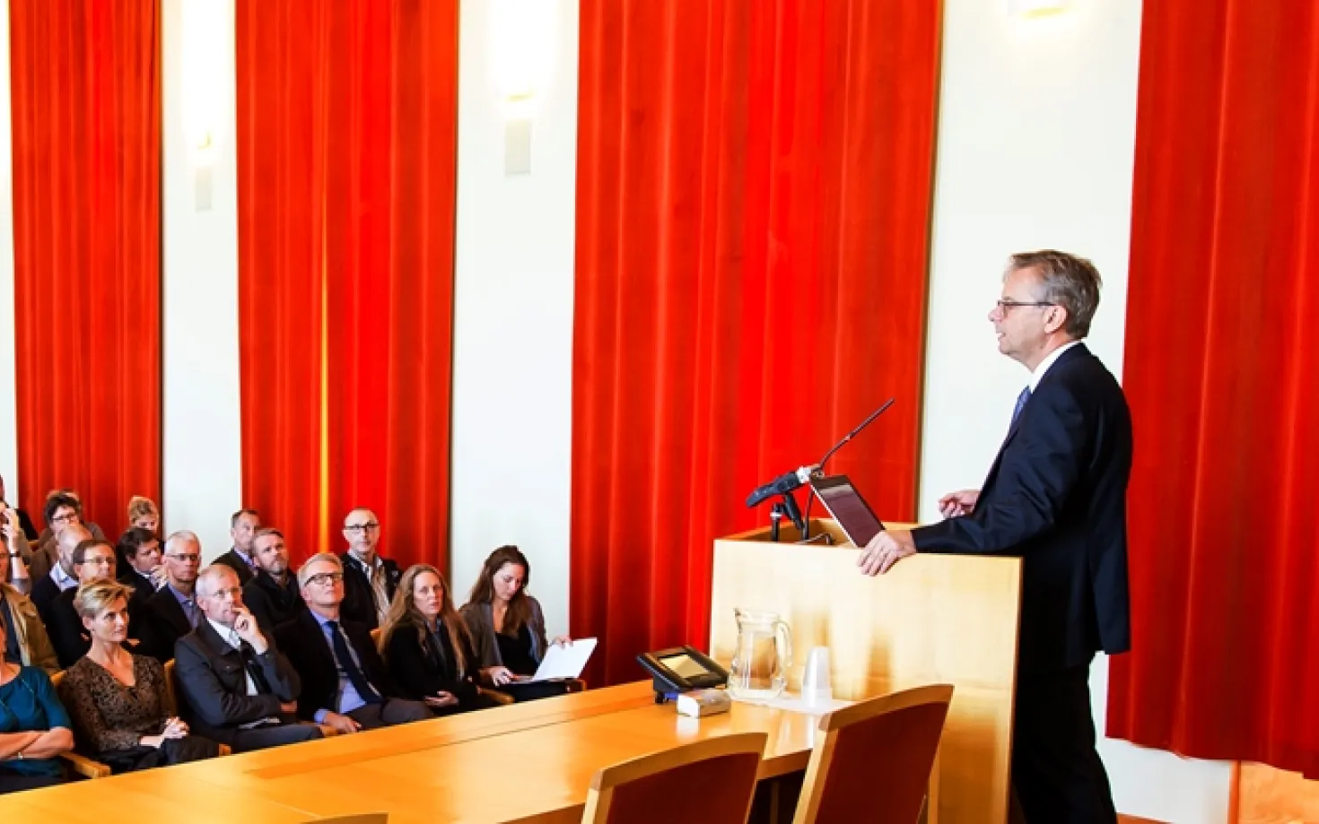 Meeting in University of Iceland ceremonial hall