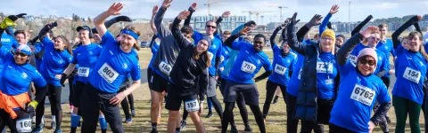 a warm-up led by students from sports and health sciences.