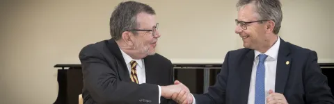 Eric W. Kaler and Jón Atli Benediktsson; rectors of the universities.