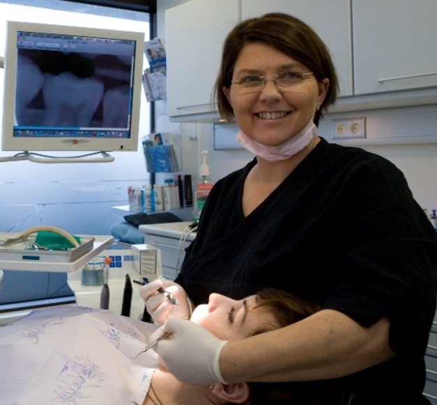 Sigríður Rósa Víðsdóttir with a patient