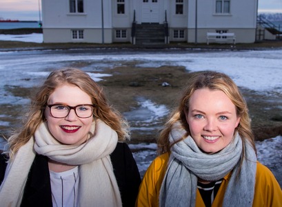 Hulda Hólmkelsdóttir and Álfrún Perla Baldursdóttir, BA students at the Faculty of Political Science