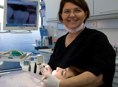 Sigríður Rósa Víðsdóttir with a patient