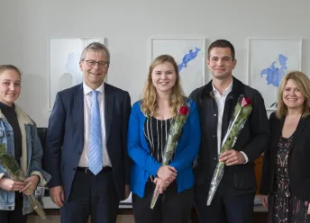 Veronika Guðmundsdóttir, Jóhanna Margrét Sigurðardóttir and Sigurbjörn B. Edvardsson, with Jón Atli Benediktsson, rector of the University of Iceland, and Friðrika Harðardóttir, director of the UI's International Office