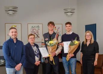 Elías Rafn Heimisson, Silja Bára R. Ómarsdóttir, Rector of UI, Todor Miljevic, Wiktor Sobczynski, and Friðrika Harðardóttir.