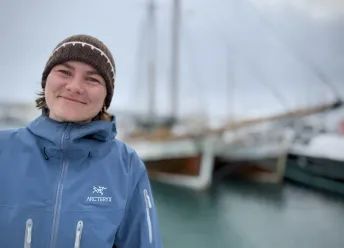 Skúlína er hér ásamt nemendum HÍ sem tóku þátt í námskeiðinu en það voru þau Anna Margrét Bragadóttir, Bassirou Matthías Mbaye, Lillý Karen Pálsdóttir, Natalie Monika Moser og Khair Un Nisa.