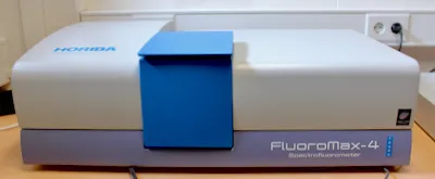 Single-beam fluorometer