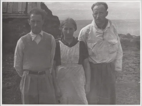Habitants of Hlöðuvík in Hornstrandir included the brothers Bergmundur Guðlaugsson (1918-1990) and Þórleifur Bjarnason (1908-1981) and their mother, Ingibjörg Guðnadóttir (1888-1970), standing between them. They were half brothers on their mother's side. IMAGE/Ísafjarðarbær