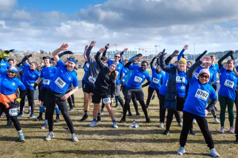 a warm-up led by students from sports and health sciences.