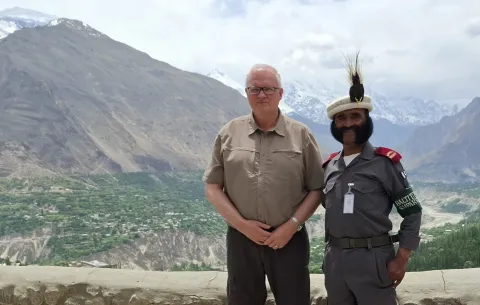Jón Geir in the Hunza region in Pakistan with an interviewee.