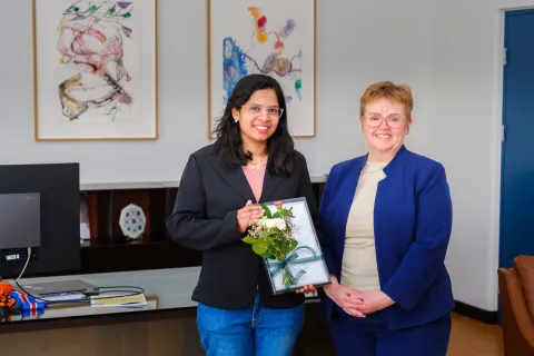Geethanjali Kuppadakkath and Silja Bára R. Ómarsdóttir, Rector of UI.