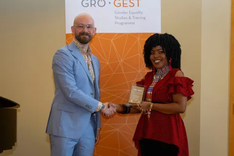 Dr Gloria E. Swilla from Tanzania receives the Vigdís Finnbogadóttir Award for her project.