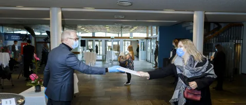Graduation from University of Iceland during Covid-19 pandemic. People wearing face masks.