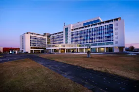 Saga, háskólabygging