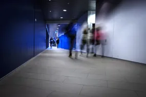 People walking between University centre and Gimli at University of Iceland