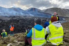 Students in Faculty of Earth Sciences watching eruption in Fagradalsfjall