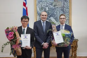 Gonzalo Patricio Eldredge Arenas, Heiðar Snær Ásgeirsson, along with Guðni Th. Jóhannesson, president of Iceland, receiving annual President’s Student Innovation Award