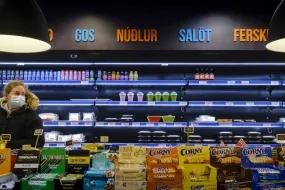 People in Háma, the university of Iceland canteen