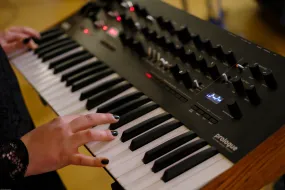 Hands playing piano at the Kælan mikla University concert in 2021