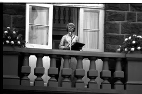 Vigdís Finnbogadóttir on the balcony of the parlament house in Reykjavík