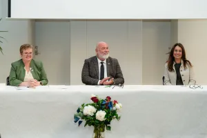 Silja Bára R. Ómarsdóttir, Rector of UI, Logi Einarsson, Minister of Culture, Innovation and Higher Education, and Hólmfríður Sveinsdóttir, Rector of Hólar University.