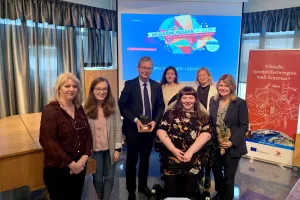 Jón Atli Benediktsson, rector, Friðrika Harðardóttir, director of the International Office, received the acknowledgement from Rúna V. Guðmarsdóttir, project manager of Erasmus+ at Rannís.